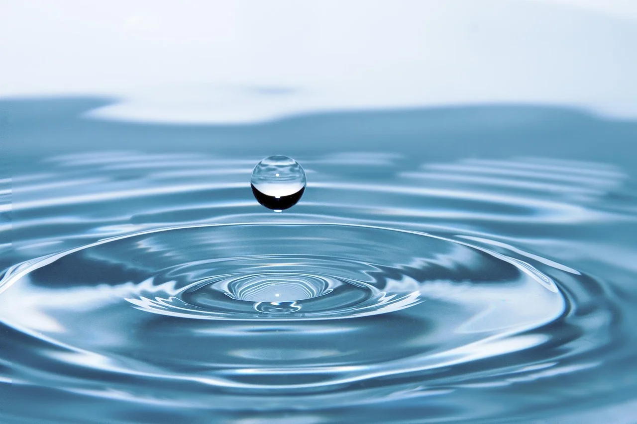 Eau calcaire et cheveux: l'impact sur vos soins de nuit